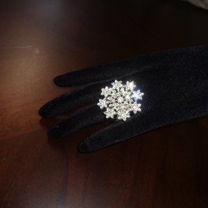 Costume Jewelry - snowflake ring- new